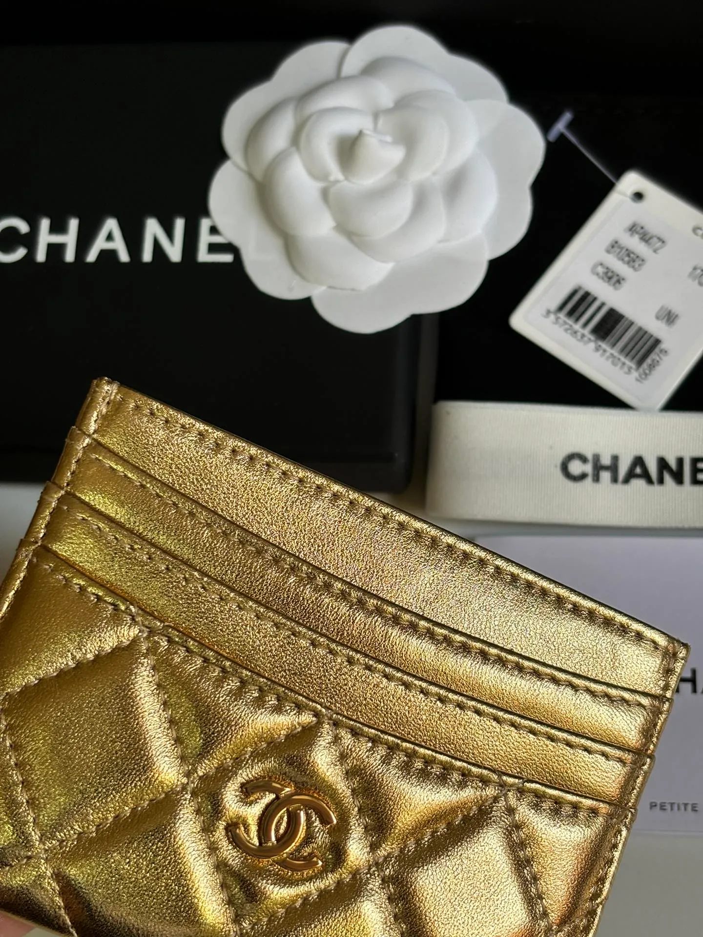 💰240 new product CH@NEL card holder has arrived💦This card holder adds a few more card slots based on the old model, making it more practical. It has original quality and beautiful details. Model No. AP8944, size 11*8*1cm.