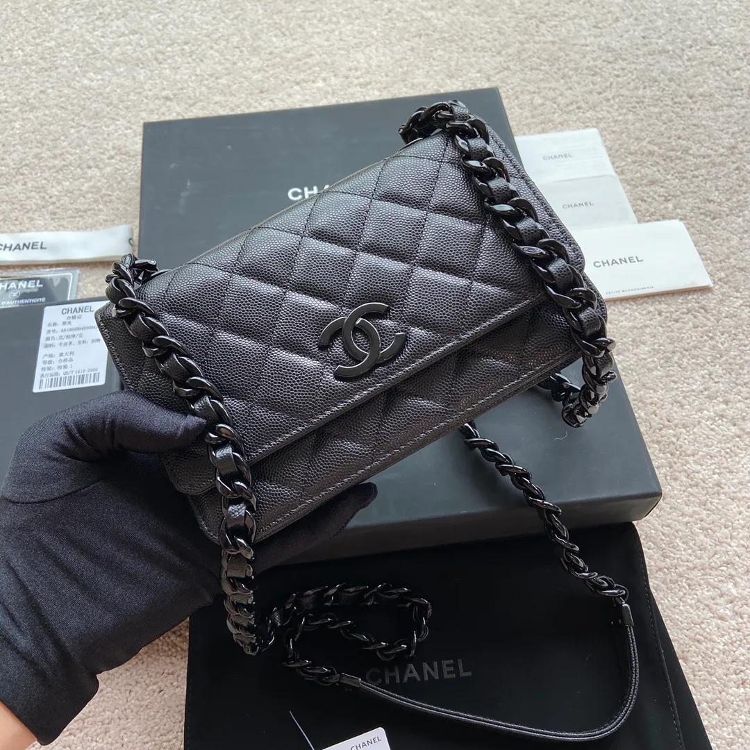 Xiaoxiang imported Italian grained calfskin Item number: A81059 💰:920 Size: w20×h13×d3.5cm Color: black ball pattern black steel mark