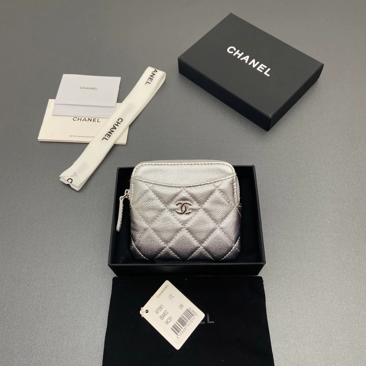 [Special grade hardware original leather] ¥380 Xiaoxiang small zipper bag card holder series Quilted card holder/wallet with iconic metal logo Gold tone metal hardware, special Italian imported leather 5 card slots, 1 small zipper bag No.: 2061 Silver thin ball silver hardware Size: w11.5×h10×d2cm