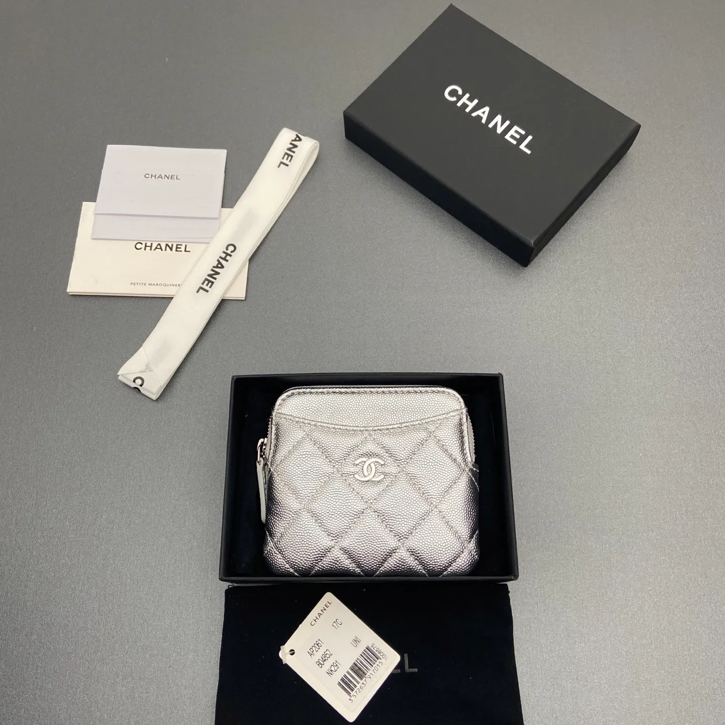 [Special grade hardware original leather] ¥380 Xiaoxiang small zipper bag card holder series Quilted card holder/wallet with iconic metal logo Gold tone metal hardware, special Italian imported leather 5 card slots, 1 small zipper bag No.: 2061 Silver thin ball silver hardware Size: w11.5×h10×d2cm
