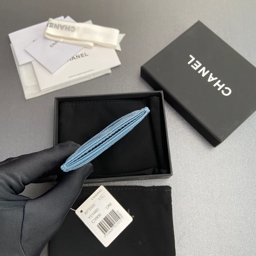 [Special grade hardware original leather] ¥240 Xiaoxiang card holder series Quilted card holder with iconic metal logo Gold tone metal hardware, exclusive Italian imported leather 5 card slots No.: 3595 Haze blue Size: w8×11.5cm