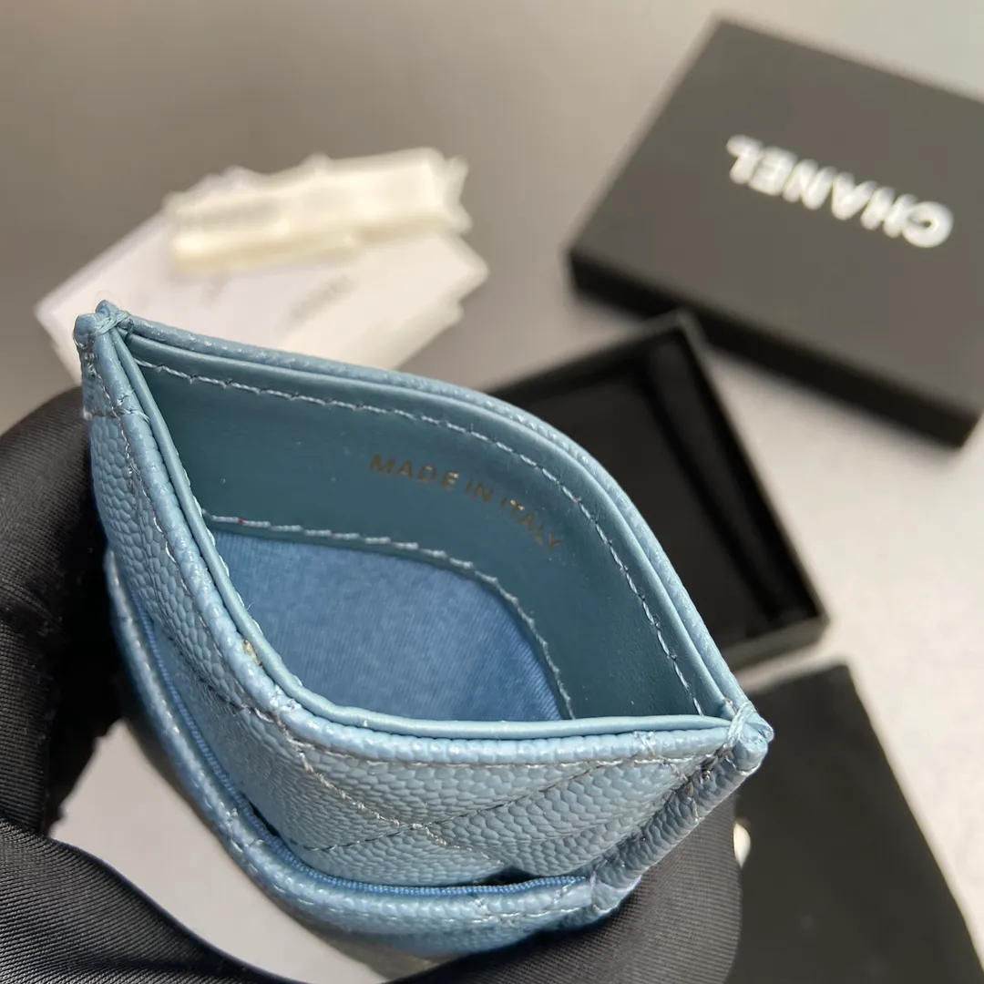 [Special grade hardware original leather] ¥240 Xiaoxiang card holder series Quilted card holder with iconic metal logo Gold tone metal hardware, exclusive Italian imported leather 5 card slots No.: 3595 Haze blue Size: w8×11.5cm