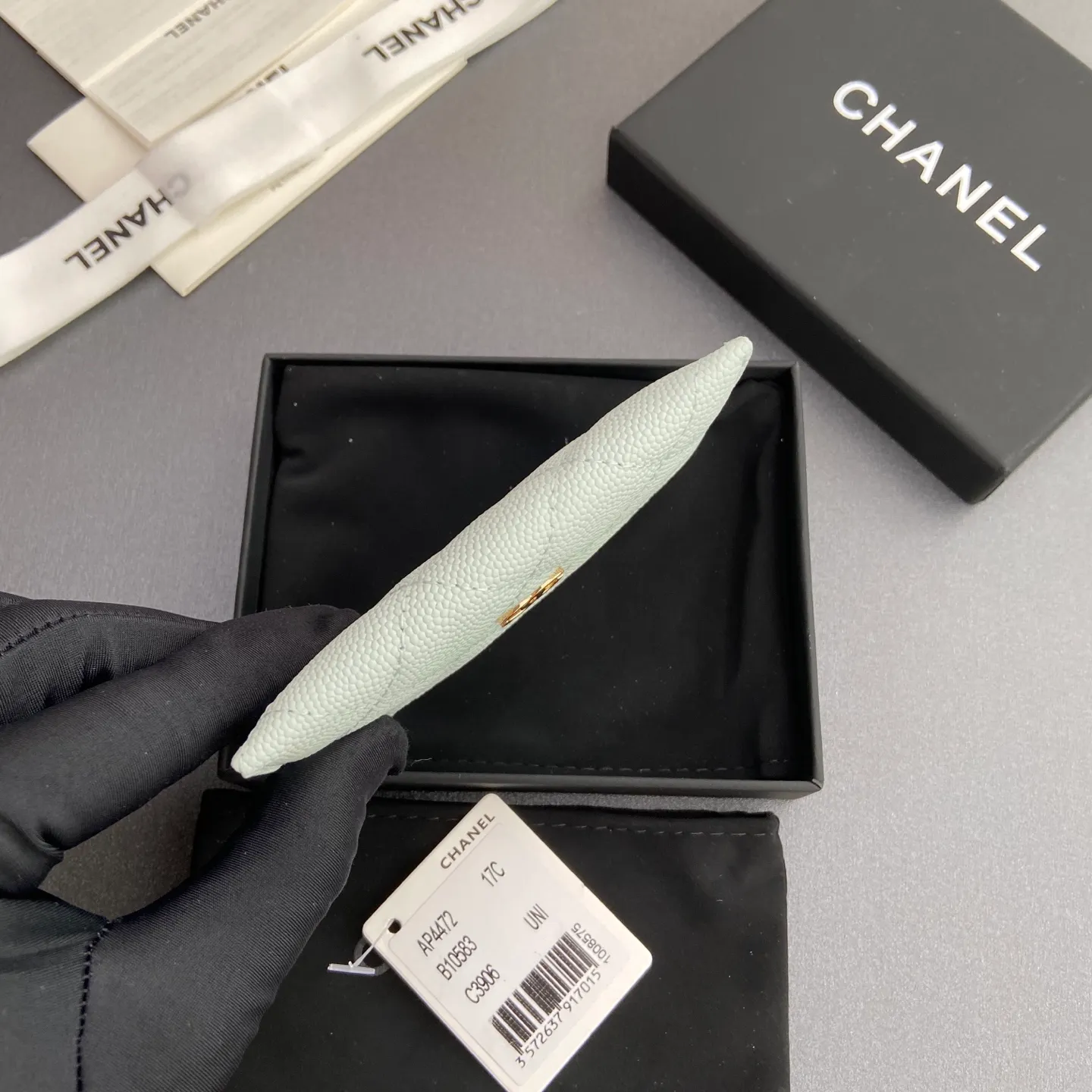 Xiaoxiang imported Italian leather Item number: A 4472 Price: 240 Size: w11×h10cm Color: Light blue fine ball gold steel mark