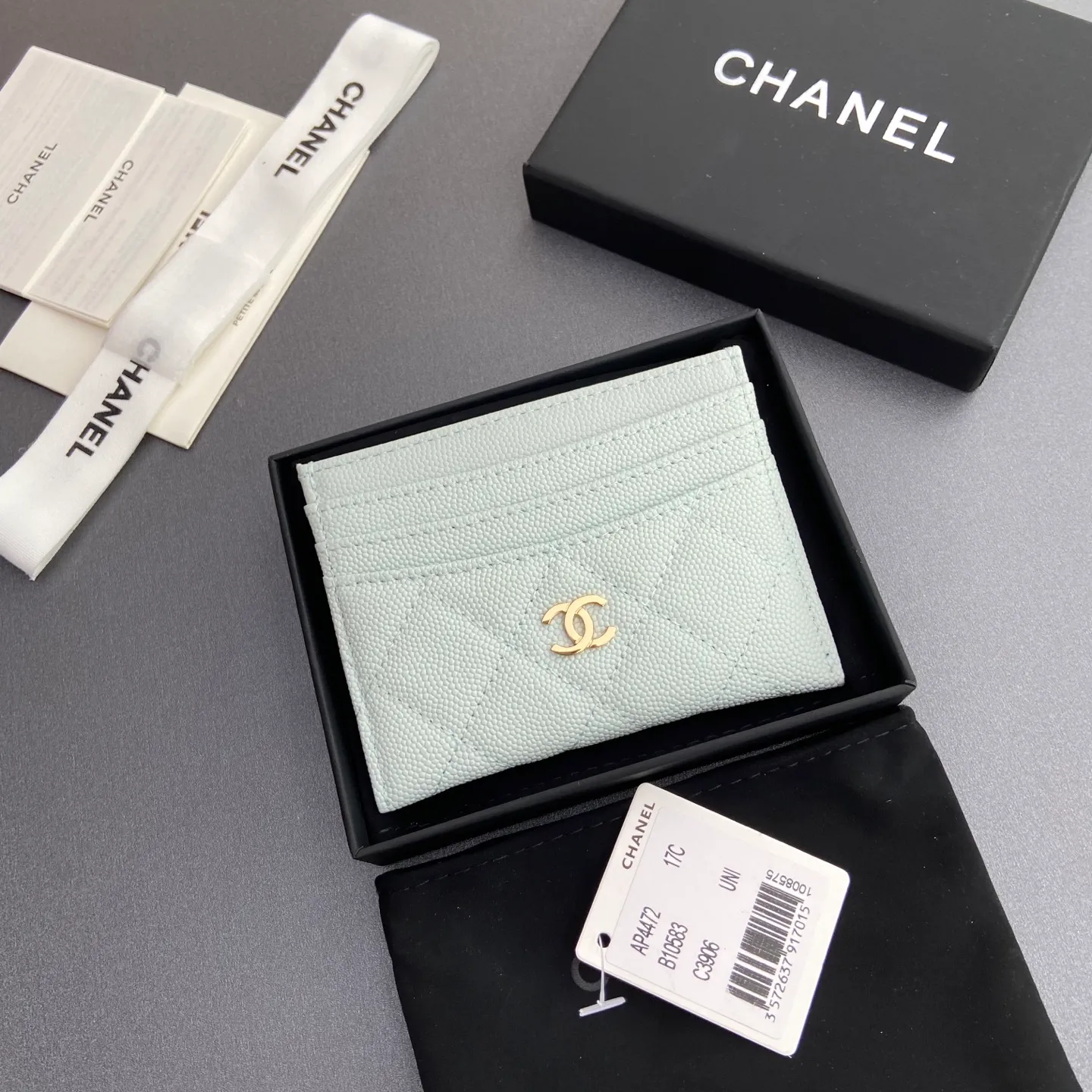 Xiaoxiang imported Italian leather Item number: A 4472 Price: 240 Size: w11×h10cm Color: Light blue fine ball gold steel mark