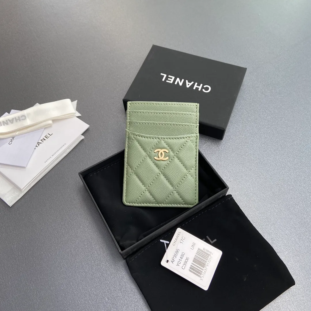 [Premium Hardware Original Leather] ¥240 Xiaoxiang Card Holder Series Quilted Card Holder with Iconic Metal Logo Gold-toned Metal Hardware, Special Italian Imported Leather 5 Card Slots Number: 3595 Greek Green Size: w8×11.5cm