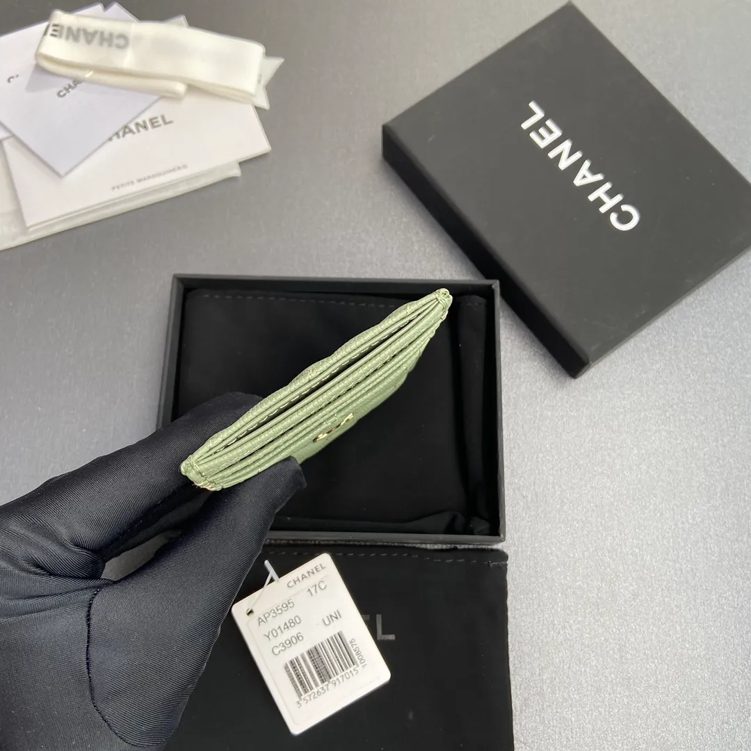 [Premium Hardware Original Leather] ¥240 Xiaoxiang Card Holder Series Quilted Card Holder with Iconic Metal Logo Gold-toned Metal Hardware, Special Italian Imported Leather 5 Card Slots Number: 3595 Greek Green Size: w8×11.5cm