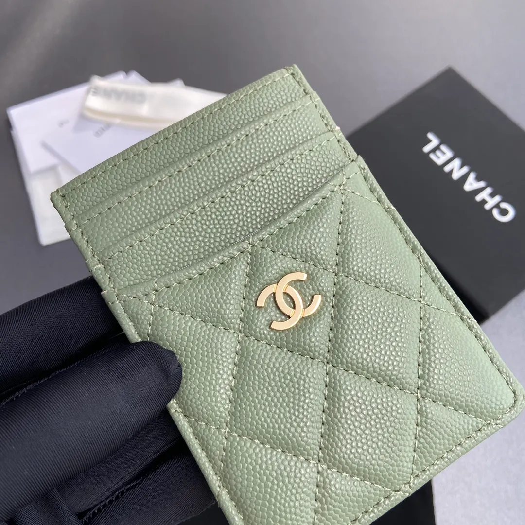 [Premium Hardware Original Leather] ¥240 Xiaoxiang Card Holder Series Quilted Card Holder with Iconic Metal Logo Gold-toned Metal Hardware, Special Italian Imported Leather 5 Card Slots Number: 3595 Greek Green Size: w8×11.5cm