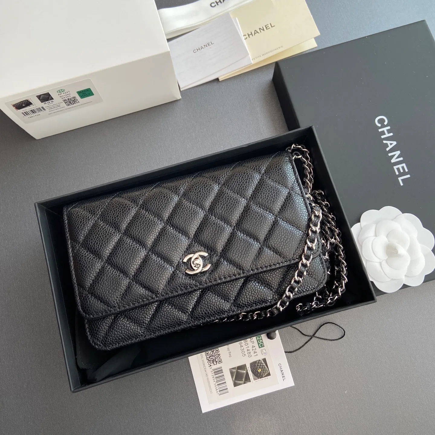Xiaoxiang imported Italian caviar cowhide [upgraded version] Item number: AP8482 💰700 Size: w20×h13×d3.5cm Color: black ball pattern silver steel mark