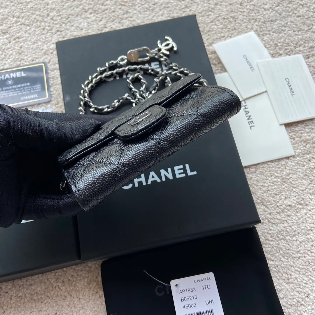 Xiaoxiang imported Italian leather Item number: AP3966 /A81081 (chain small card holder) 💰: 420 Size: w11×h7cm Color: black fine ball pattern silver steel mark hardware