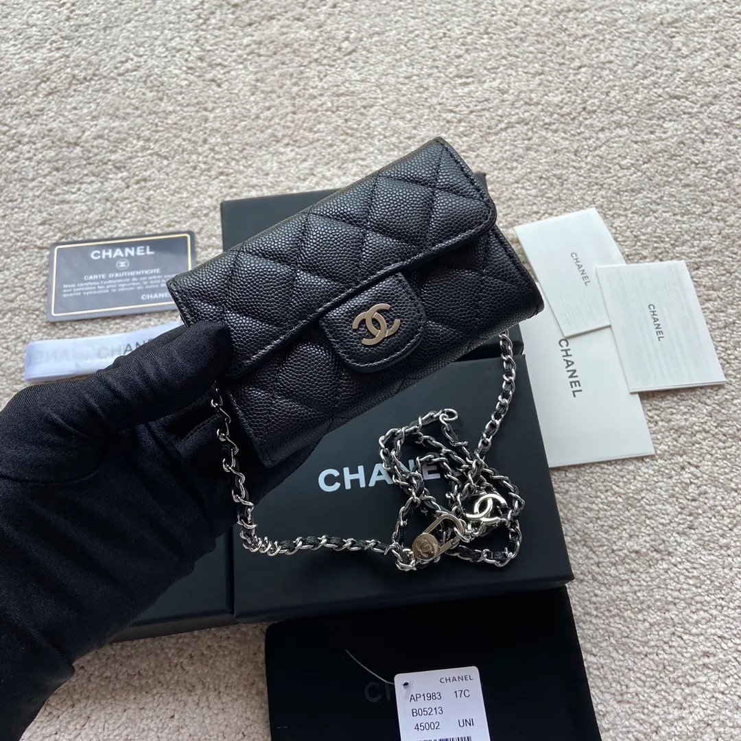 Xiaoxiang imported Italian leather Item number: AP3966 /A81081 (chain small card holder) 💰: 420 Size: w11×h7cm Color: black fine ball pattern silver steel mark hardware