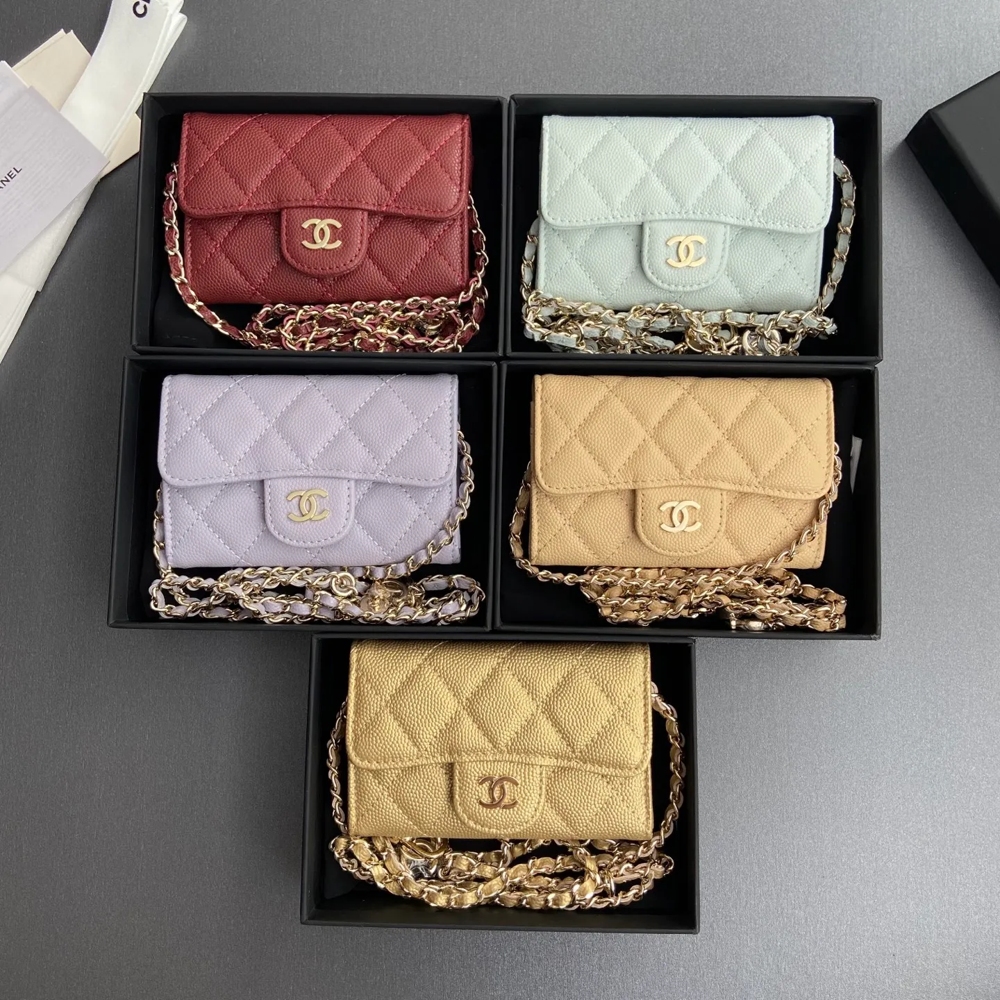 Xiaoxiang imported Italian grain cowhide Item number: A81081 (chain small card holder) Price: 420 Size: w11×h7cm Color: light blue fine ball pattern gold steel mark hardware