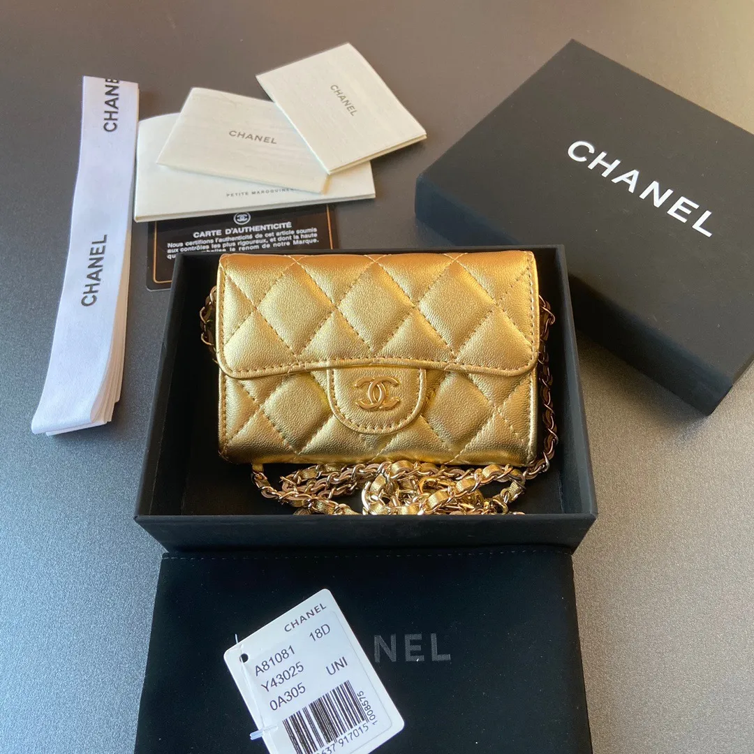 Xiaoxiang imported Italian grain cowhide Item number: A81081 (chain small card holder) Price: 420 Size: w11×h7cm Color: light blue fine ball pattern gold steel mark hardware
