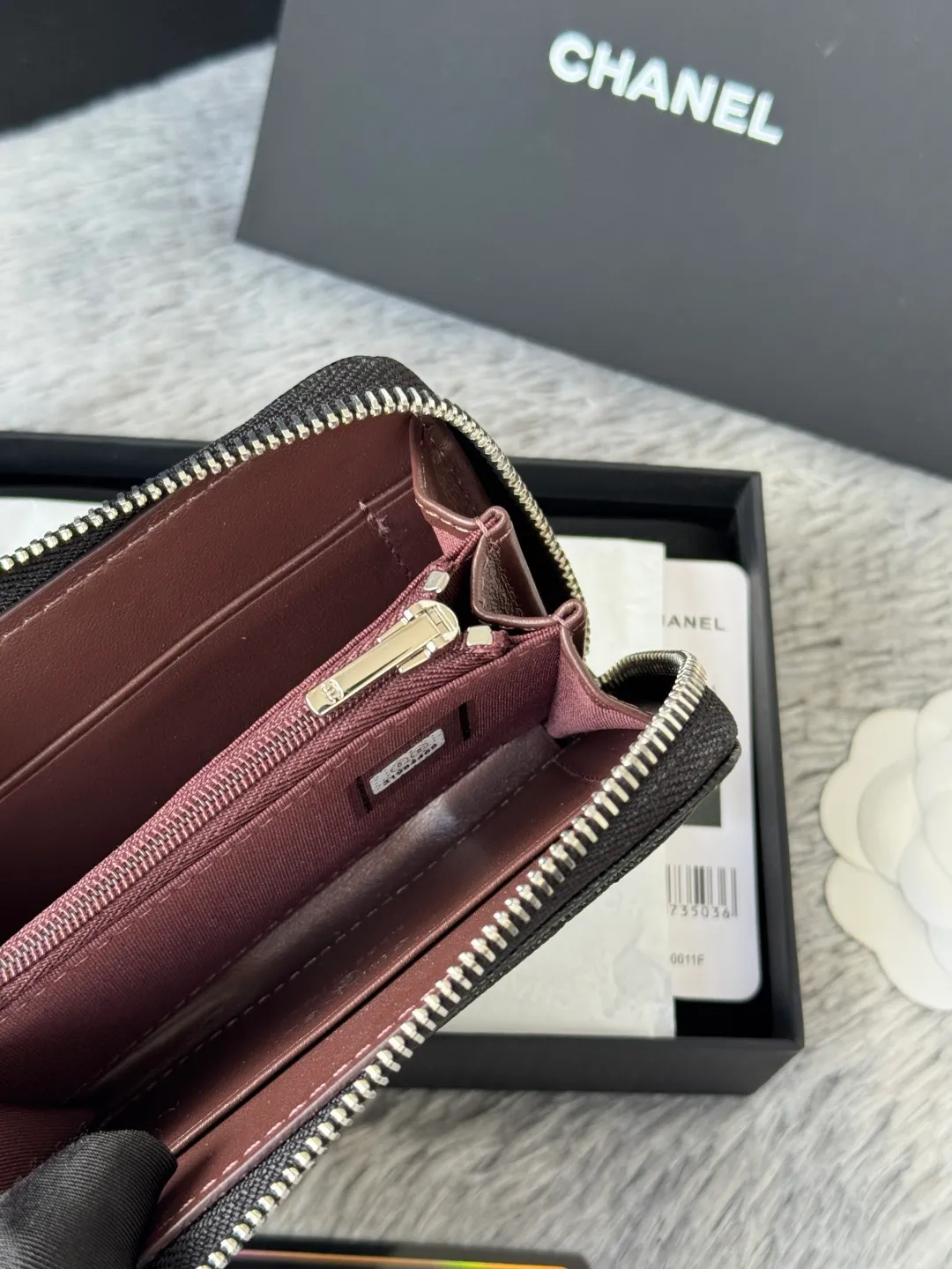 Medium size 💰360💰 finally arrived, chanel 25c oversized zipper bag with zipper inside. First place to eat melon. Large black gold cow coin purse with inner zipper. Made of caviar cowhide. Ginza sa is great. Enthusiastic and patient. I picked up a bunch of black gold card holders. There are several popular coin purses. I went for the L-shaped zipper coin purse. I tried it on the spot. My nails are a little difficult to insert cards. The 25c model is enlarged and looks great. The upgraded version is very practical. Buy it quickly! chanel25c chanel coin purse chanel card holder card holder recommended zipper coin purse chanel number: 3686 (0112) 25c size: 12*5cmx8cmx2cm