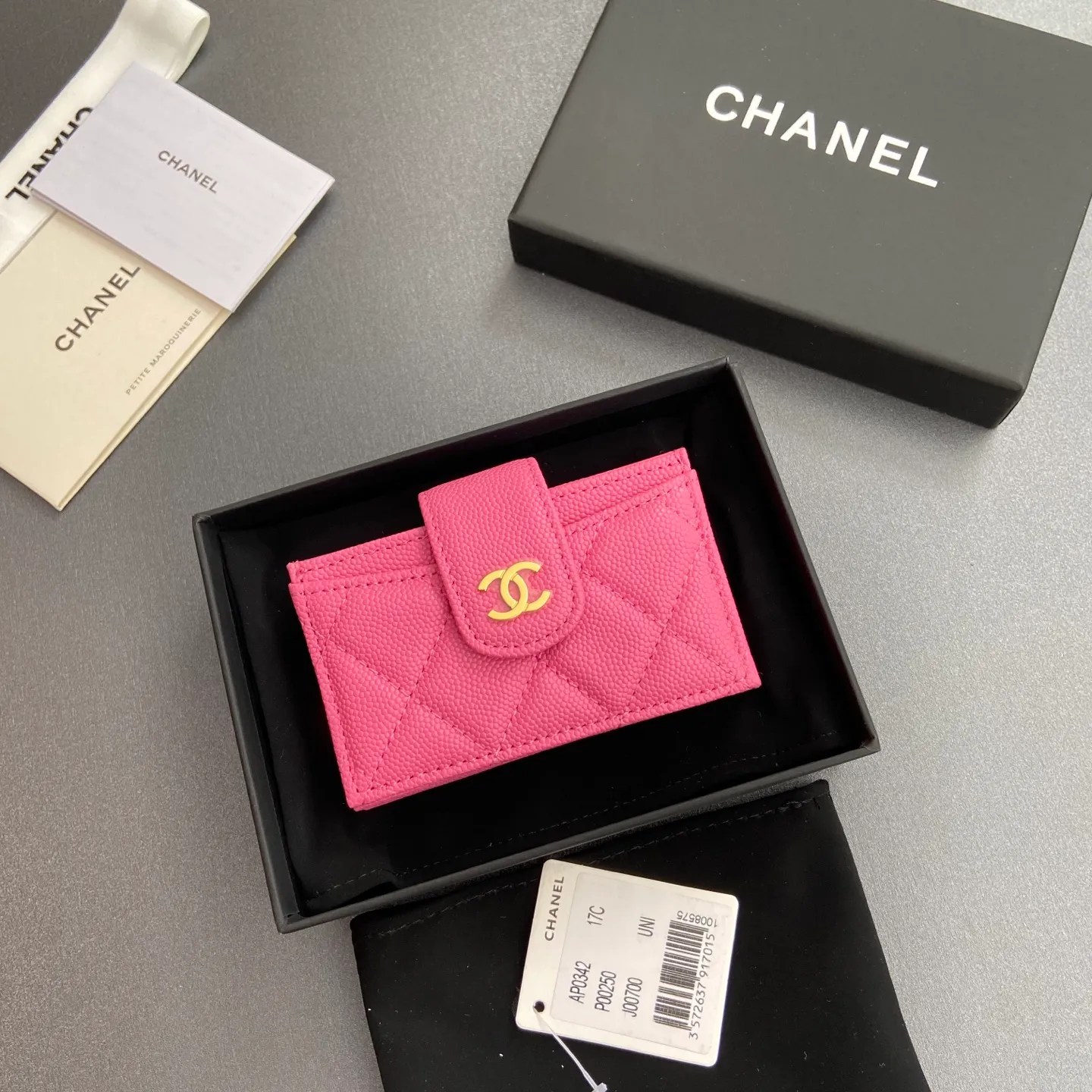 [Special grade hardware original leather] ¥400 Small fragrant organ multi-card slot card holder series with iconic metal logo Gold-toned metal hardware, exclusive Italian imported leather 6 card slots No.: 0342 Plum red fine ball pattern gold steel mark Size: w10×h6×2cm