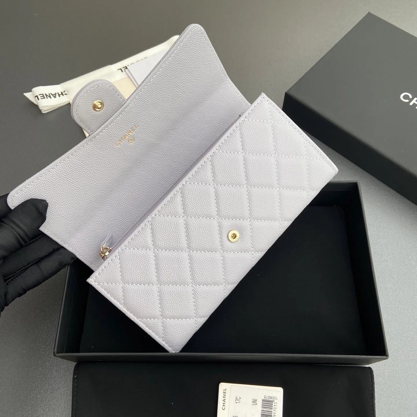 Xiaoxiang imported Italian grained calfskin Item number: A80758 Price: 460 Size: w19×h10.5×3cm Color: Light purple fine ball grain leather Golden steel mark