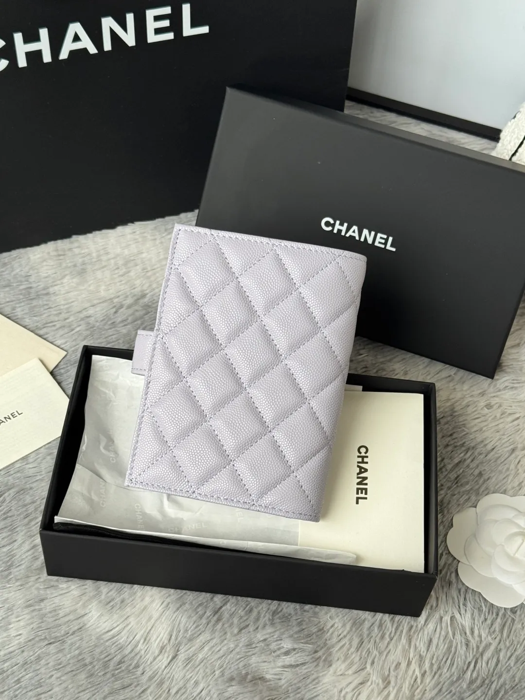 💰440💰4050 New product launched Passport wallet 2-in-1 passport holder that can hold cash, credit card and passport. CHANEL multifunctional passport holder, original quality, imported caviar, cowhide, color as shown in the picture, exclusive real shot, this design may also enter the classic series in the future. Style number: AP6392 Size: 15*10*3cm.