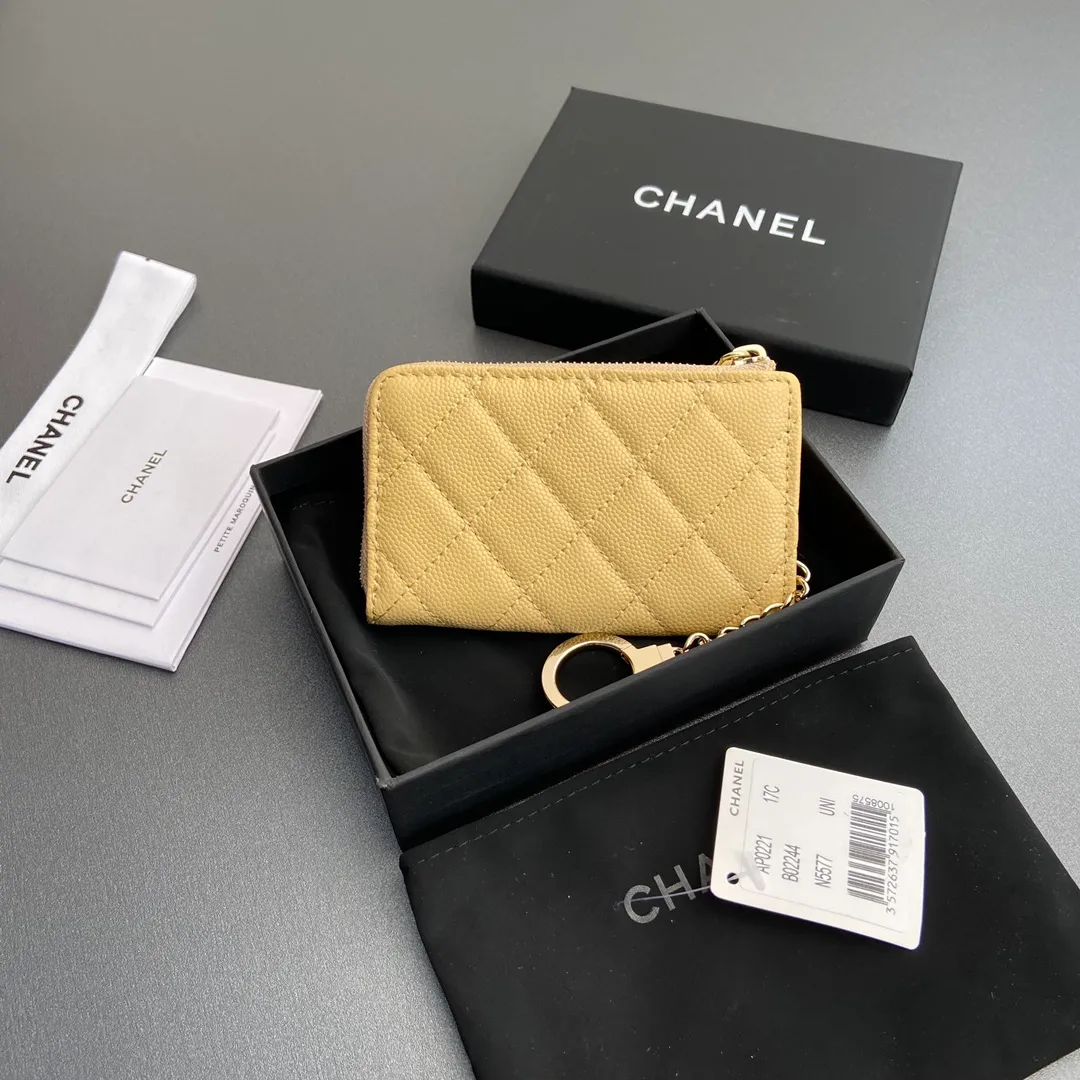 [Special grade hardware original leather] 💰320 Xiaoxiang small zipper bag card holder series Hook chain quilted card holder with iconic metal logo Gold tone metal hardware, special Italian imported leather 1 card slot wallet bag, 1 hook chain Number: 0221 Apricot ball light gold Size: w11.5×h7.5×1.5cm