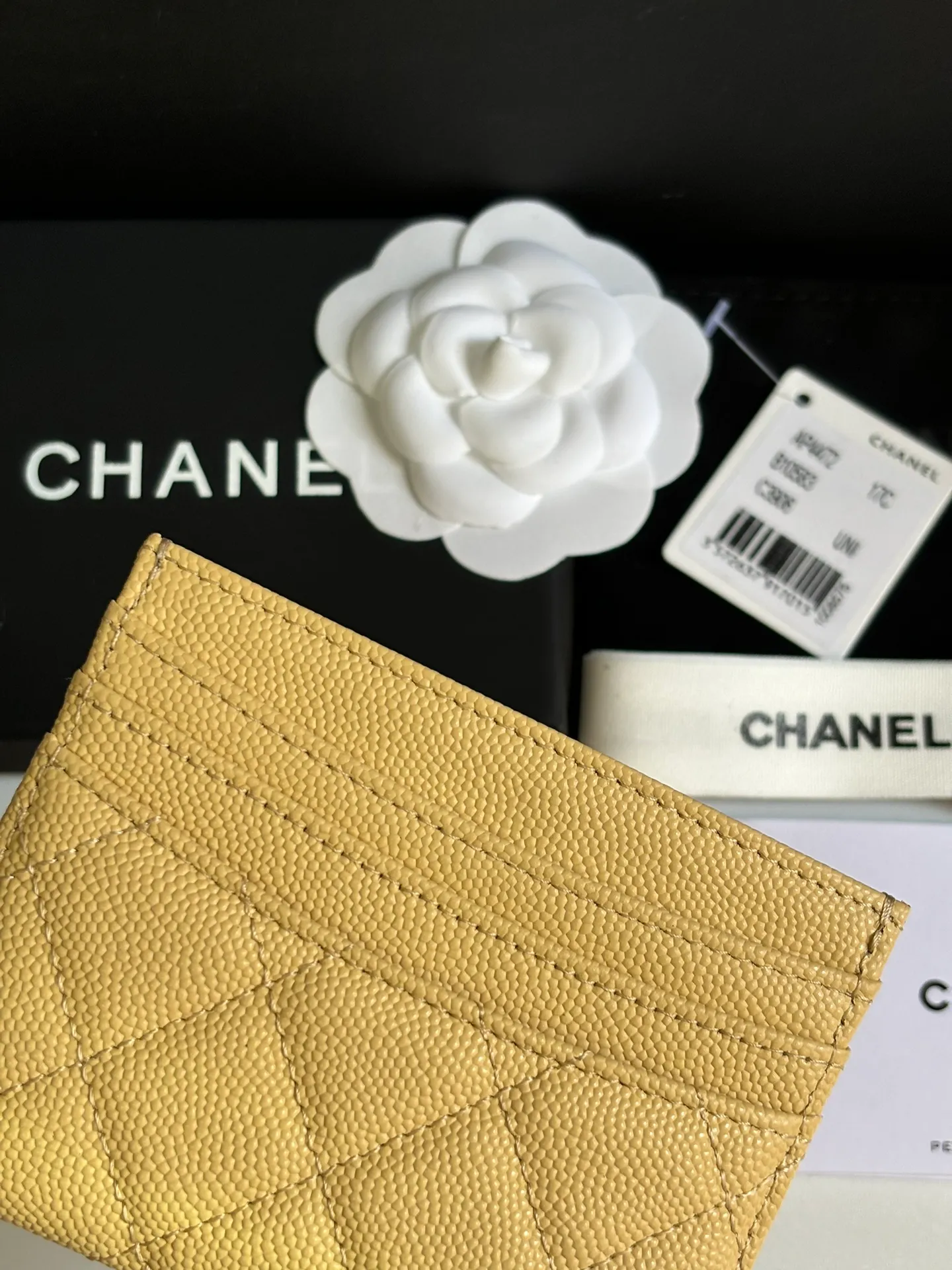 💰240 new product CH@NEL card holder has arrived💦This card holder adds a few more card slots based on the old model, making it more practical. It has original quality and beautiful details. Model No. AP8944, size 11*8*1cm.