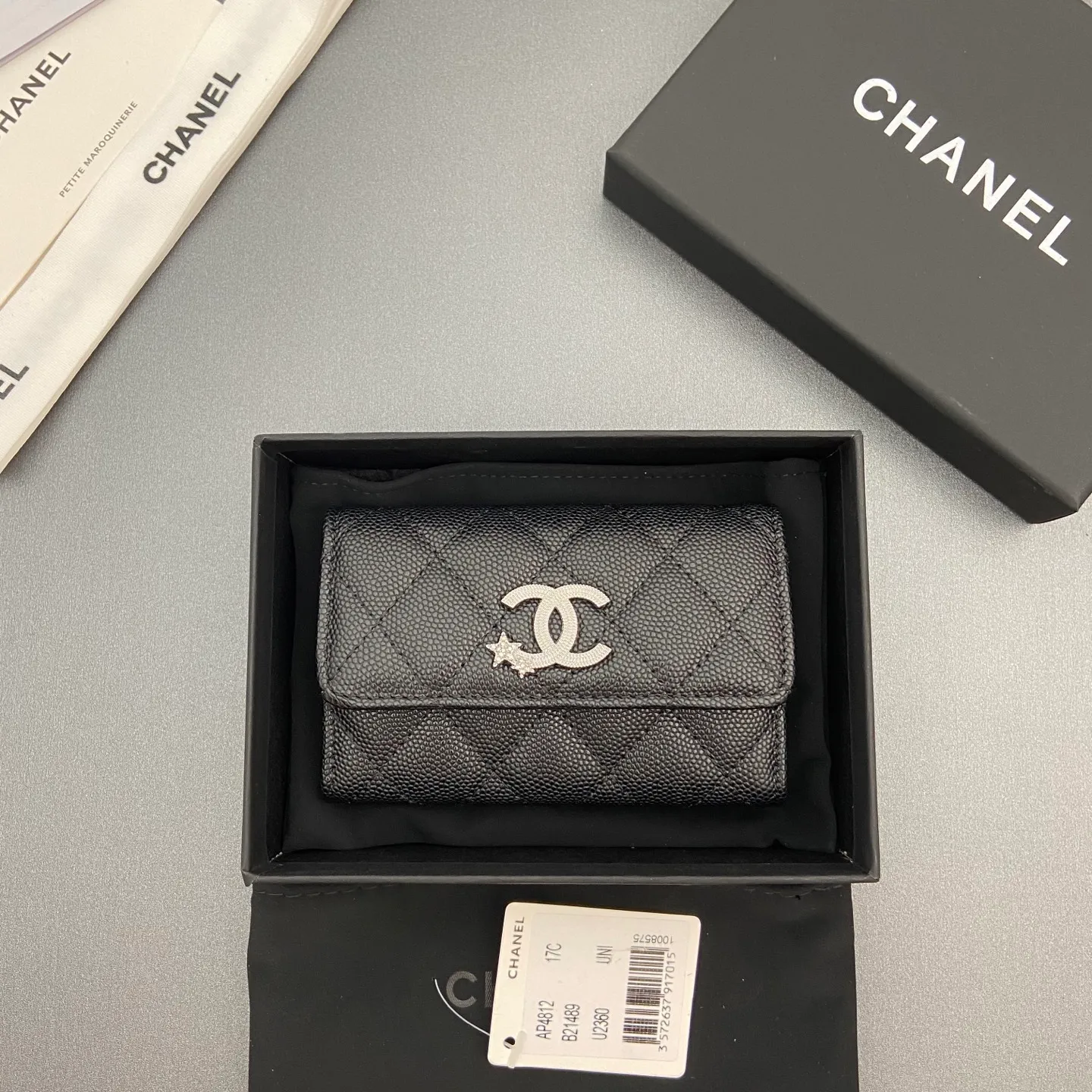 25b new series caviar cowhide with stars⭐logo shiny blingblibg~card holder series item number: AP 9624 price: 340 size: w11×h7cm color: fine ball pattern silver star hardware
