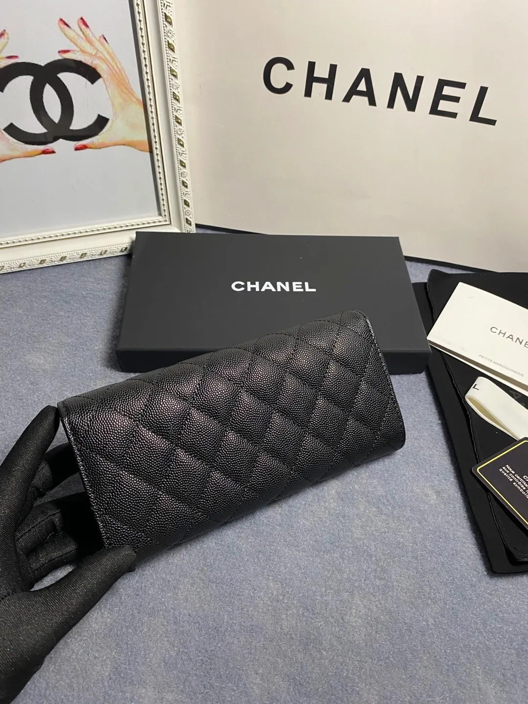 22 new styles. CHANEL. The two-fold wallet with long clip flap has arrived❤️First-layer cowhide with new luogo, the same design surrounded by diamonds on the side of the leather❤️The details are so beautiful❤️Model number Ap5480B size 10*19.5*2.5cm. 💰560