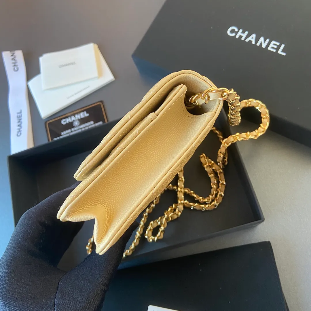 Xiaoxiang imported Italian grained calfskin Item No.: A0250 💰: 640 Size: w20×h13×d3.5cm Color: Yellow fine-grained gold steel mark