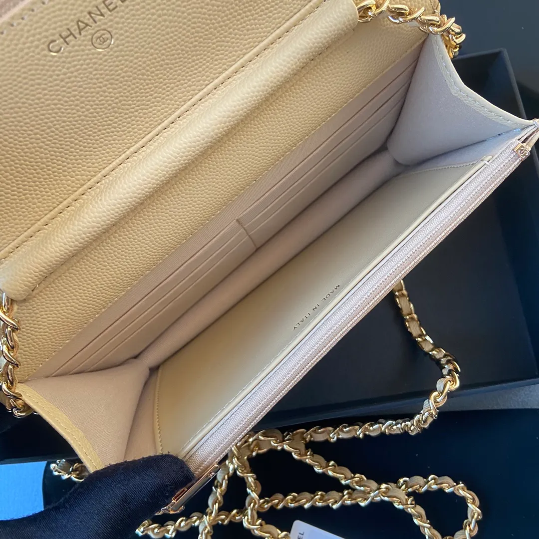 Xiaoxiang imported Italian grained calfskin Item No.: A0250 💰: 640 Size: w20×h13×d3.5cm Color: Yellow fine-grained gold steel mark