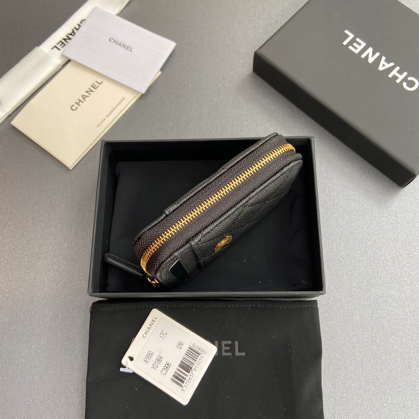 [Special grade hardware original leather] ¥280 Xiaoxiang small zipper bag card holder series with iconic metal logo, gold tone metal hardware, special Italian imported leather 2 card slots wallet bag, 4 card slots No.: 1650 Black fine ball pattern gold steel mark Size: w11×h7.5×2cm