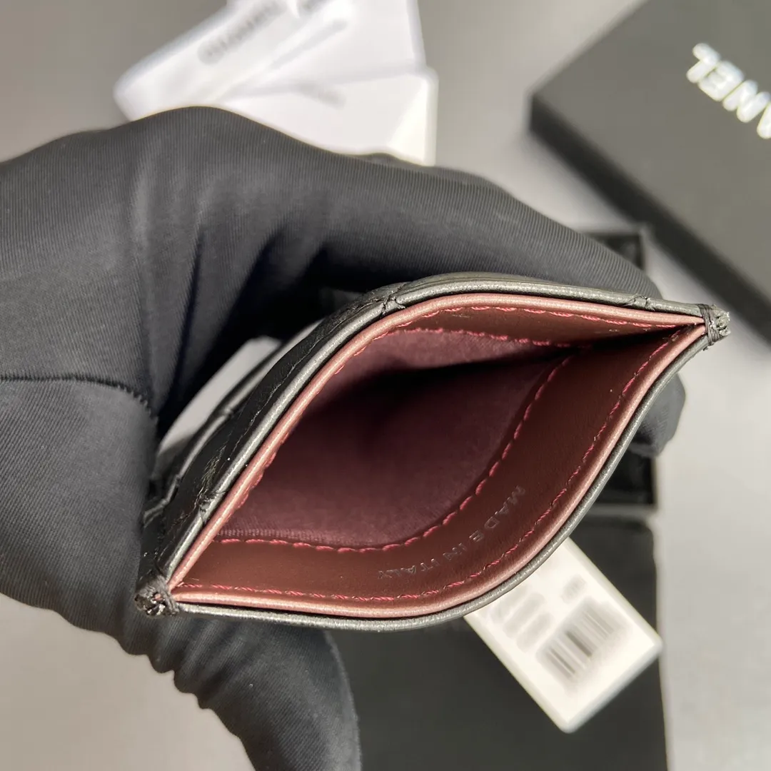 [Special grade hardware original leather] ¥260 Xiaoxiang card holder series Quilted card holder with iconic metal logo Silver tone metal hardware, exclusive Italian imported leather 5 card slots No.: 3595 Size: w8×11.5cm