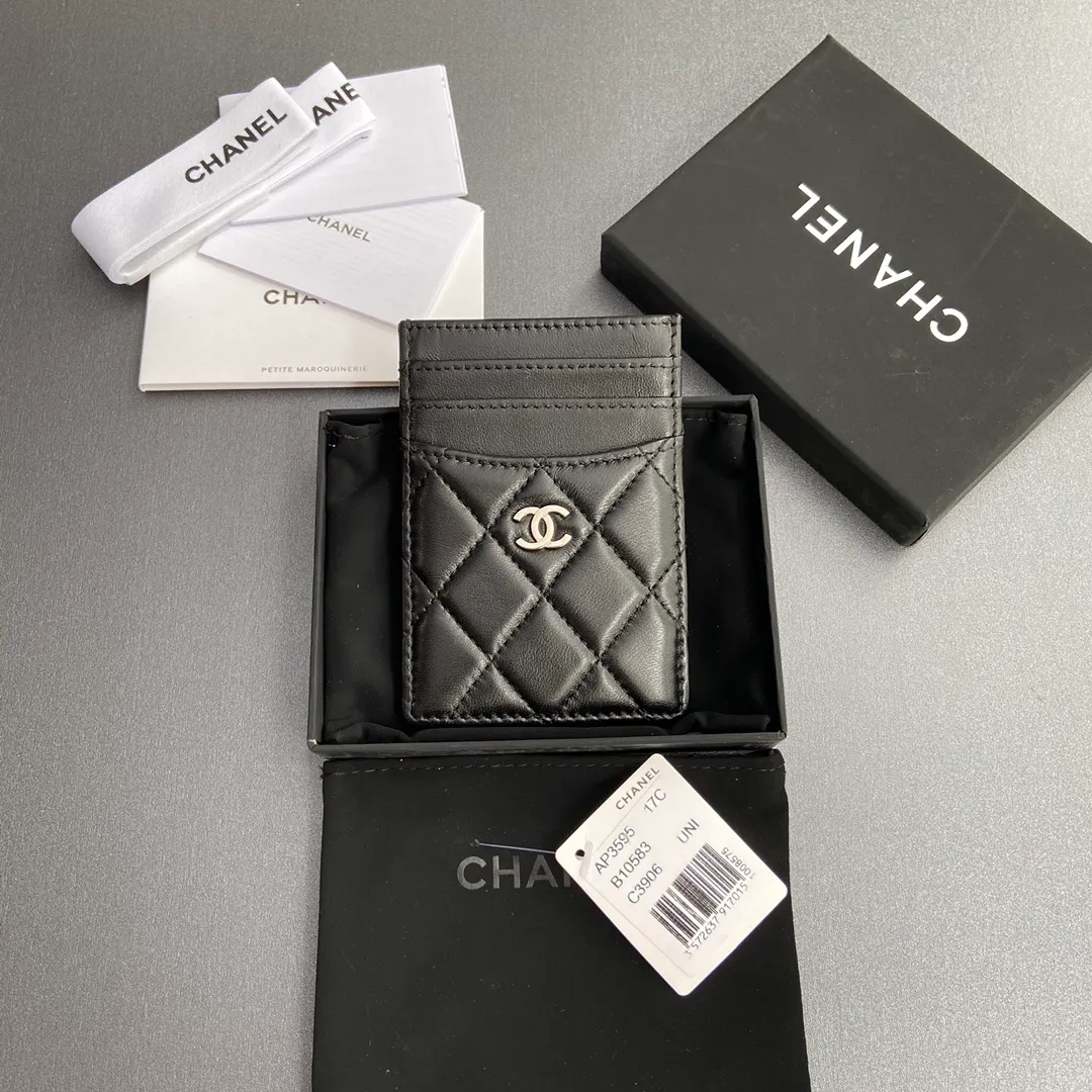 [Special grade hardware original leather] ¥260 Xiaoxiang card holder series Quilted card holder with iconic metal logo Silver tone metal hardware, exclusive Italian imported leather 5 card slots No.: 3595 Size: w8×11.5cm