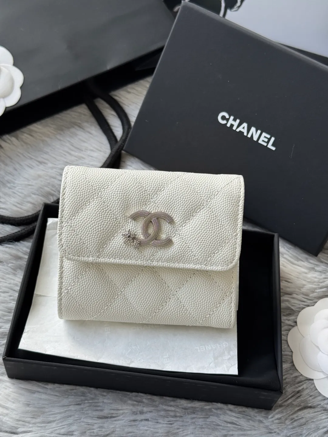 💰480💰 4050 autumn five-pointed star new tri-fold wallet chanel caviar cowhide made with rhombus pattern original quality. Exclusive real shot There is a coin bag inside that can hold hundred-yuan bills, coins and credit cards Number: 4810 Size: 10.5x11.5x3cm.