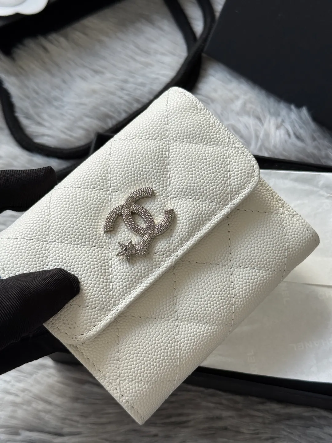 💰480💰 4050 autumn five-pointed star new tri-fold wallet chanel caviar cowhide made with rhombus pattern original quality. Exclusive real shot There is a coin bag inside that can hold hundred-yuan bills, coins and credit cards Number: 4810 Size: 10.5x11.5x3cm.