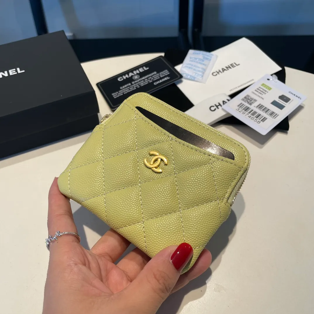 💰420😊Upgraded version💋Chanel🆕 New color colorful fine ball caviar cowhide🐂Classic zipper bag with multiple card slots for change. It can also bring convenience to various bank cards, supermarket cards, shopping cards, and membership cards. It is so small and easy to carry. It is the most fashionable and popular element of coin purses. Do you own it? Comes with the latest complete set of packaging 2061🍃size: 12*9.5cm