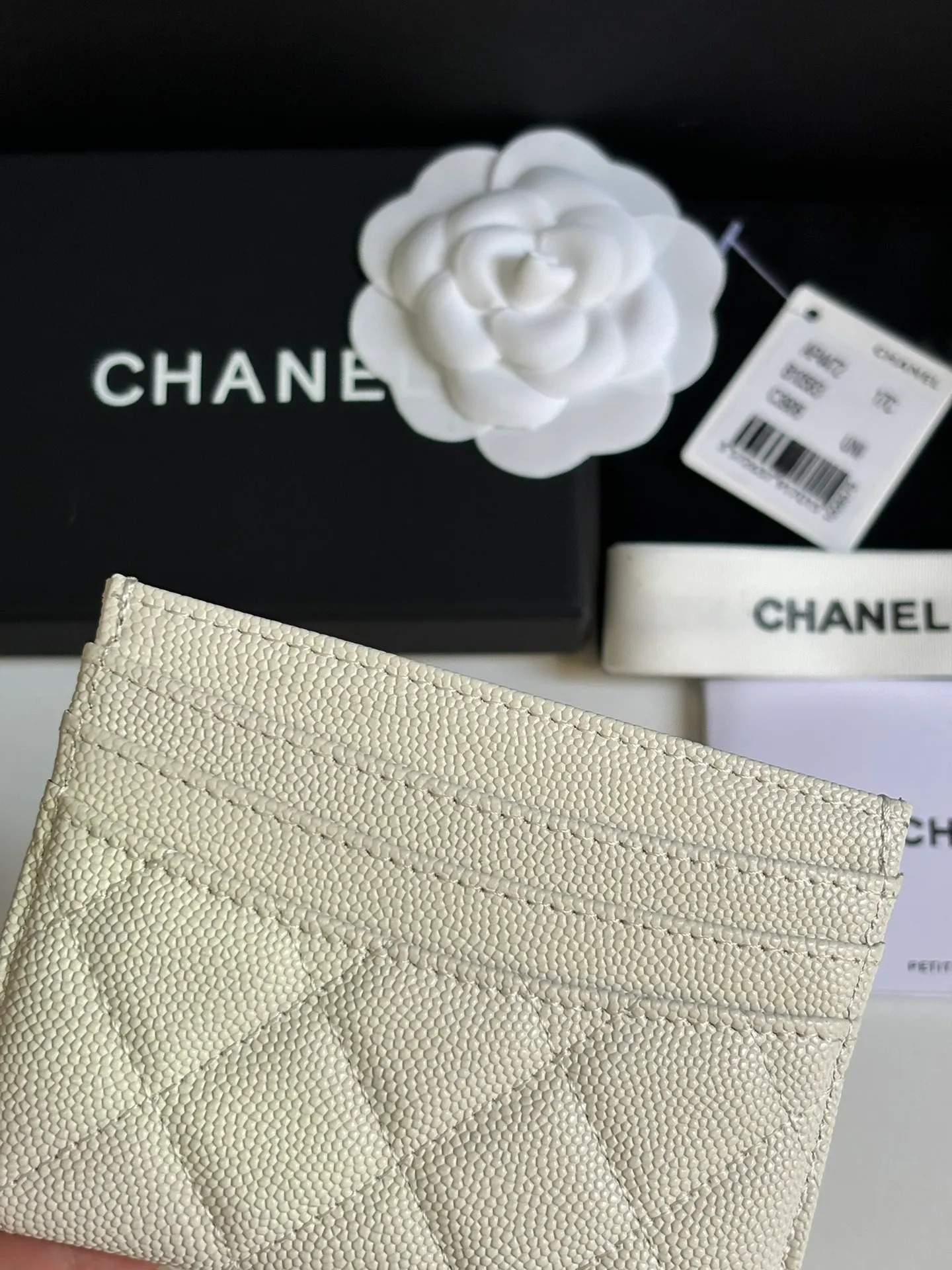 💰240 new product CH@NEL card holder has arrived💦This card holder adds a few more card slots based on the old model, making it more practical. It has original quality and beautiful details. Model No. AP8944, size 11*8*1cm.
