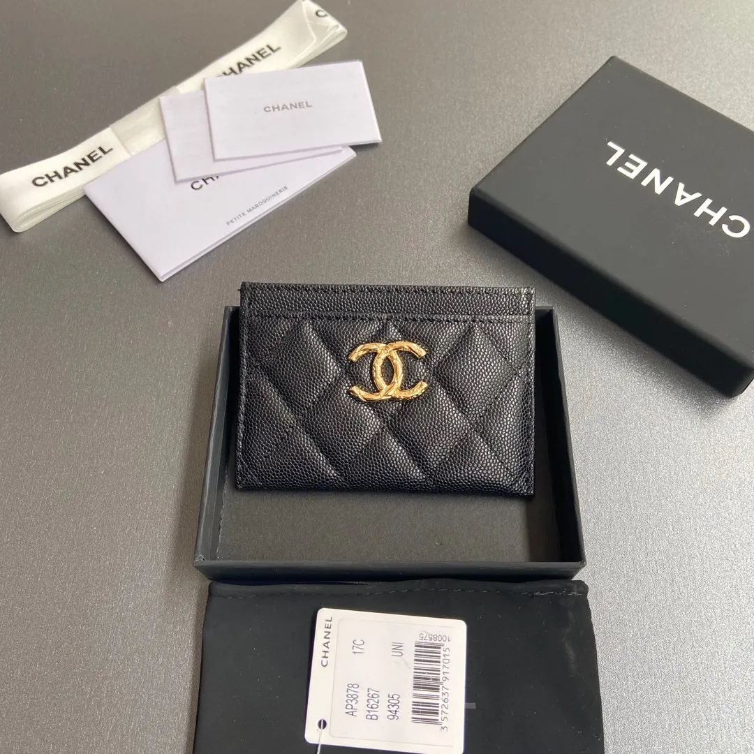 Xiaoxiang imported Italian grained calfskin Item No.: AP7956 Price: 280 Size: w11×7.5cm Color: Black fine ball pattern light gold Usage: Card holder