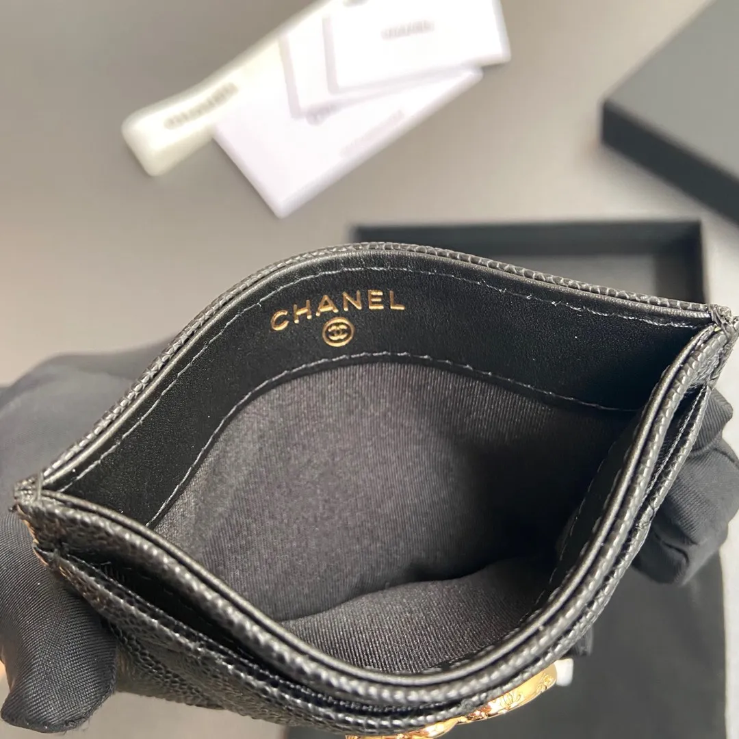Xiaoxiang imported Italian grained calfskin Item No.: AP7956 Price: 280 Size: w11×7.5cm Color: Black fine ball pattern light gold Usage: Card holder