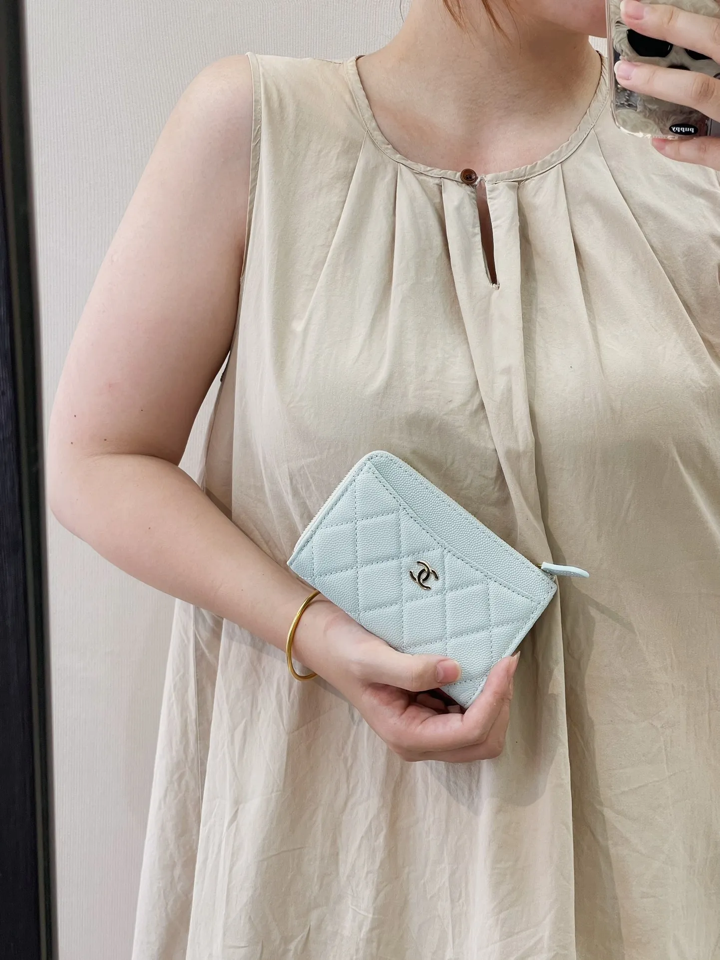 3179 Real shot of sky blue upper body picture