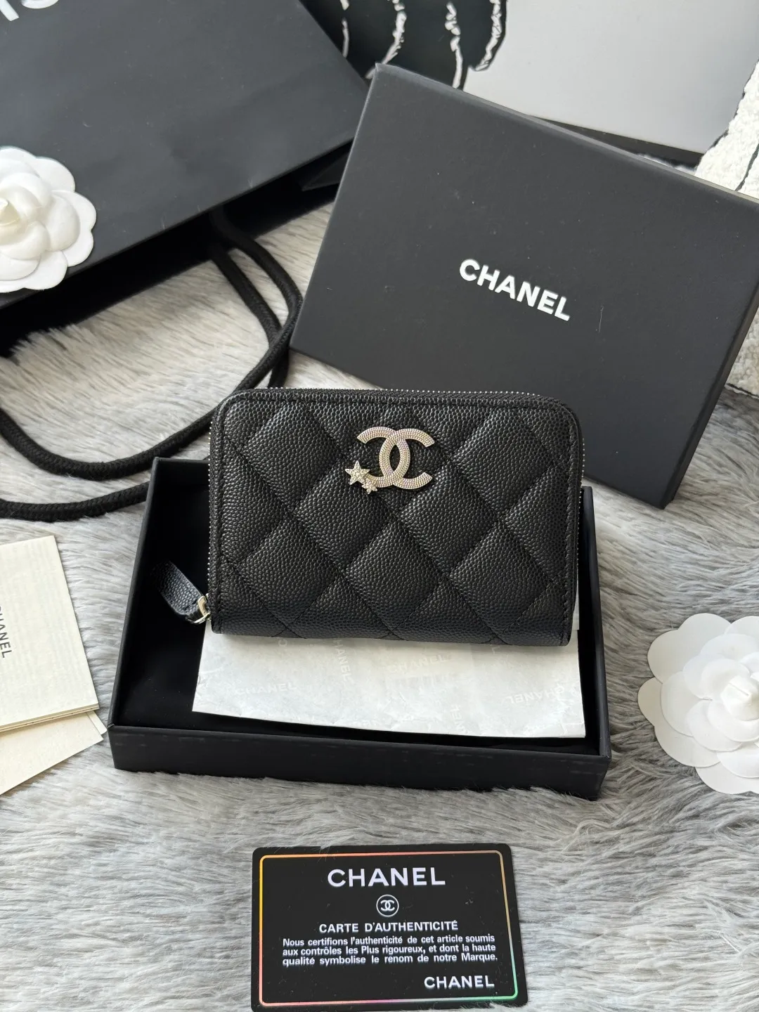 💰360💰 4050 autumn new product zipper small coin purse with zipper inside chanel small zipper card holder with new luogo zipper compartment inside made of caviar cowhide original quality credit card holder number: 4815 size: 11x7.5x2cm