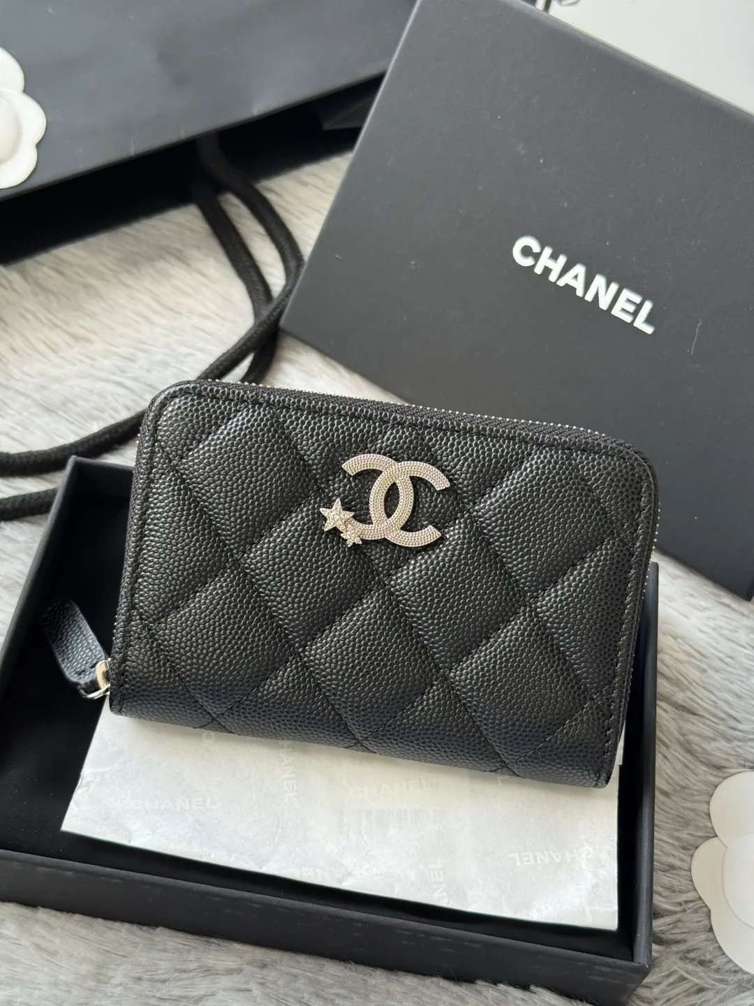 💰360💰 4050 autumn new product zipper small coin purse with zipper inside chanel small zipper card holder with new luogo zipper compartment inside made of caviar cowhide original quality credit card holder number: 4815 size: 11x7.5x2cm