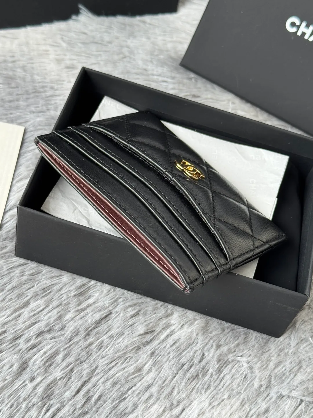 💰240💰 chanel 2025 new product card holder lambskin, seven card slots, can hold change, imported Italian lambskin + hardware logo, so beautiful, love it. The color is as shown in the picture, easy and fast storage, mini card holder No.: AP8944 Size: w11×h10cm
