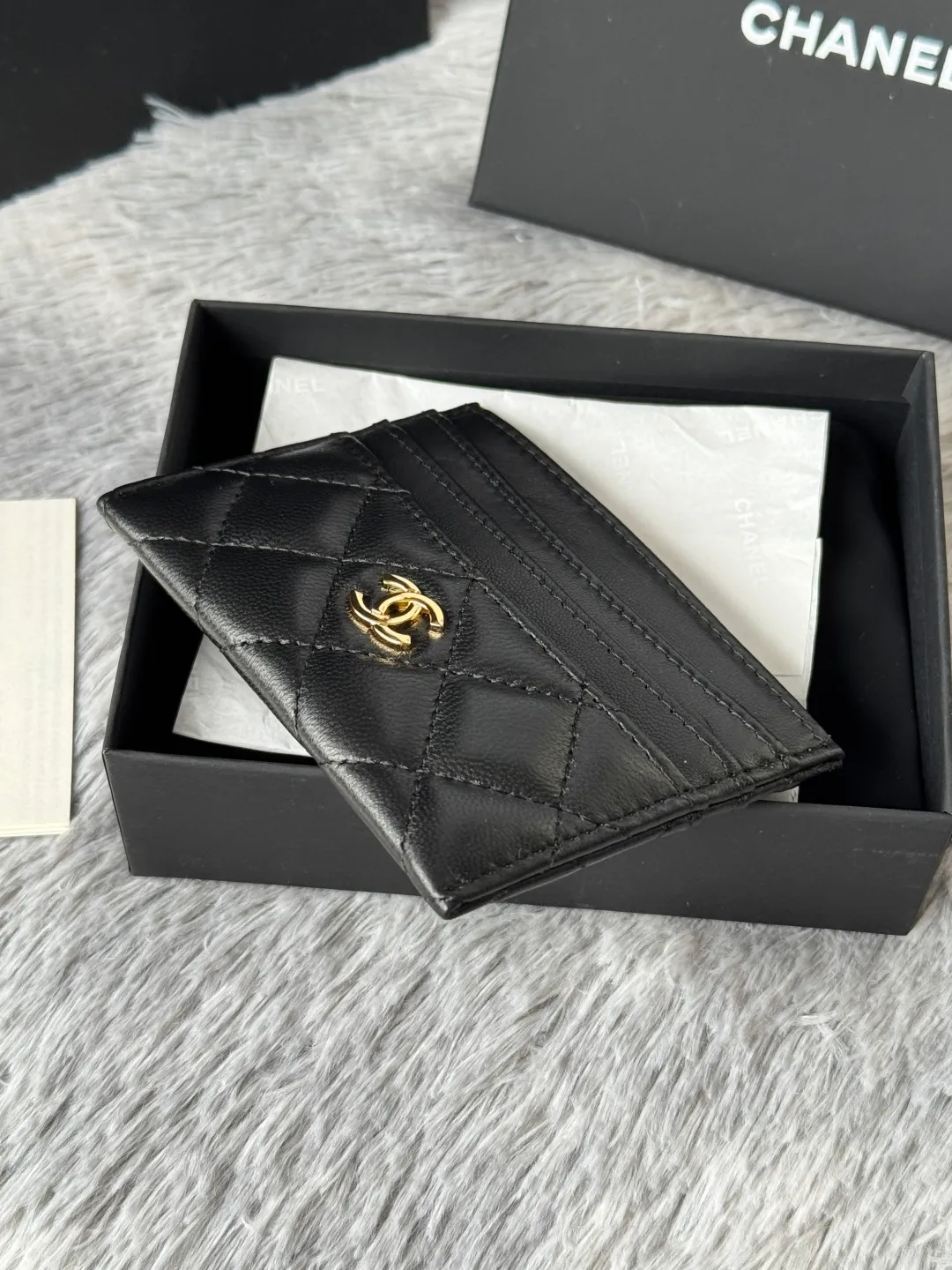 💰240💰 chanel 2025 new product card holder lambskin, seven card slots, can hold change, imported Italian lambskin + hardware logo, so beautiful, love it. The color is as shown in the picture, easy and fast storage, mini card holder No.: AP8944 Size: w11×h10cm