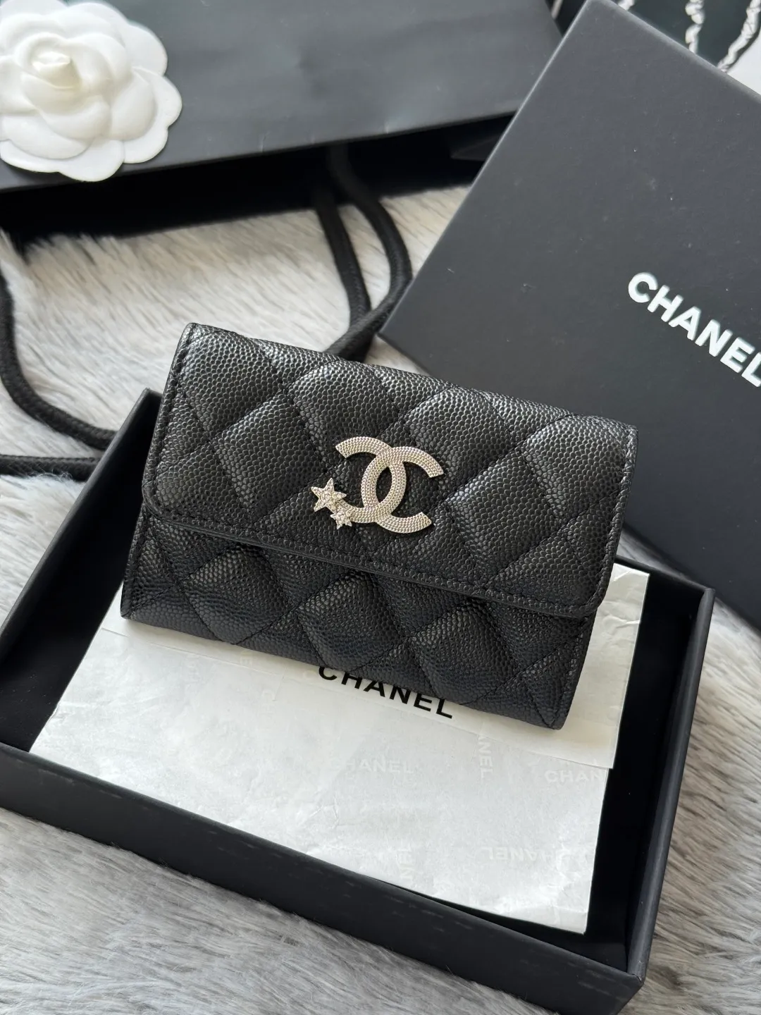 💰340 💰 4050 Autumn new product bi-fold card holder chanel hijab card holder can hold credit card and change made of caviar cowhide exclusive real shot with new luogo zipper compartment inside original single quality details are beautiful No.: 4812 size: 11x8.5x3cm