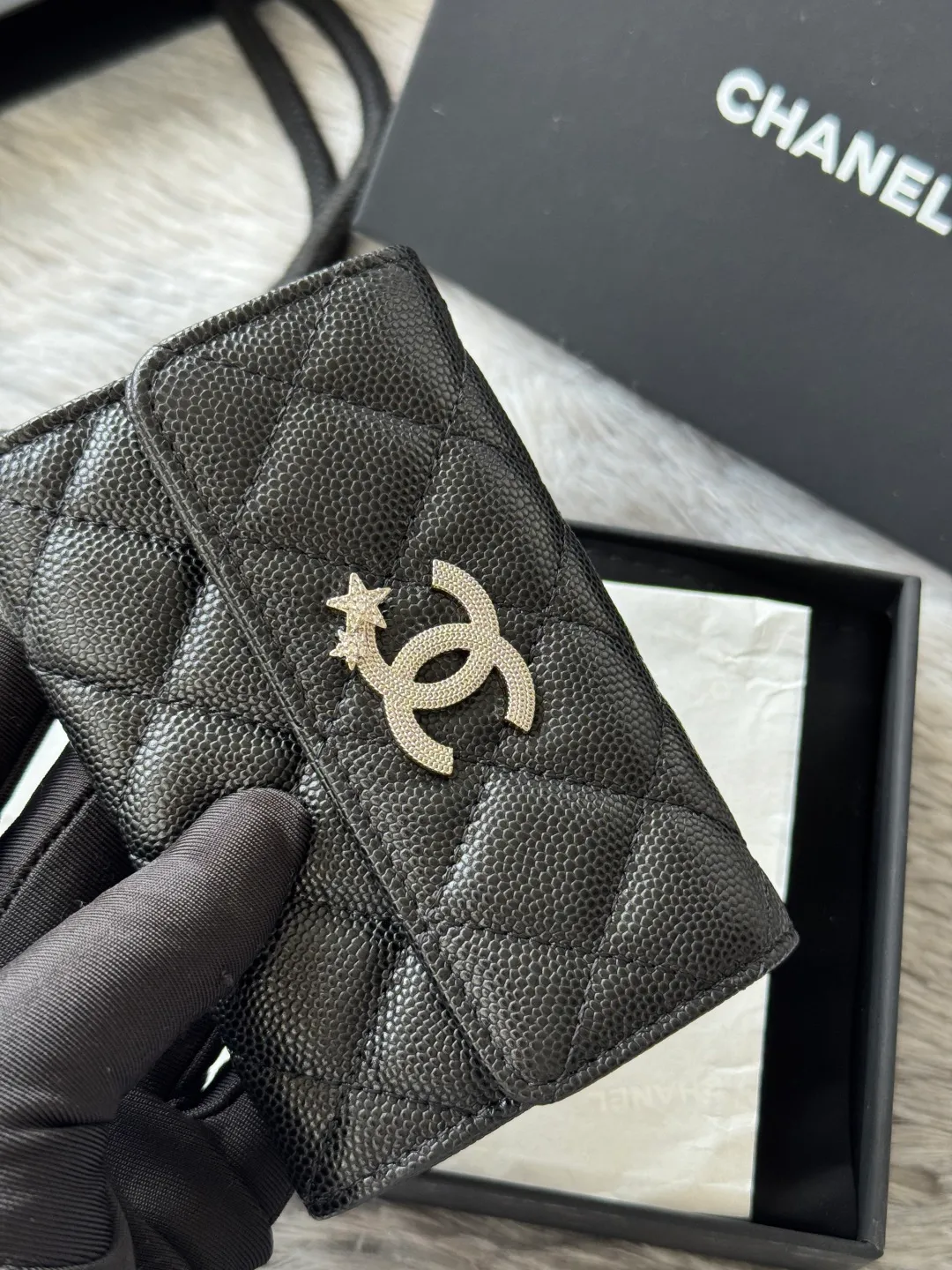 💰340 💰 4050 Autumn new product bi-fold card holder chanel hijab card holder can hold credit card and change made of caviar cowhide exclusive real shot with new luogo zipper compartment inside original single quality details are beautiful No.: 4812 size: 11x8.5x3cm