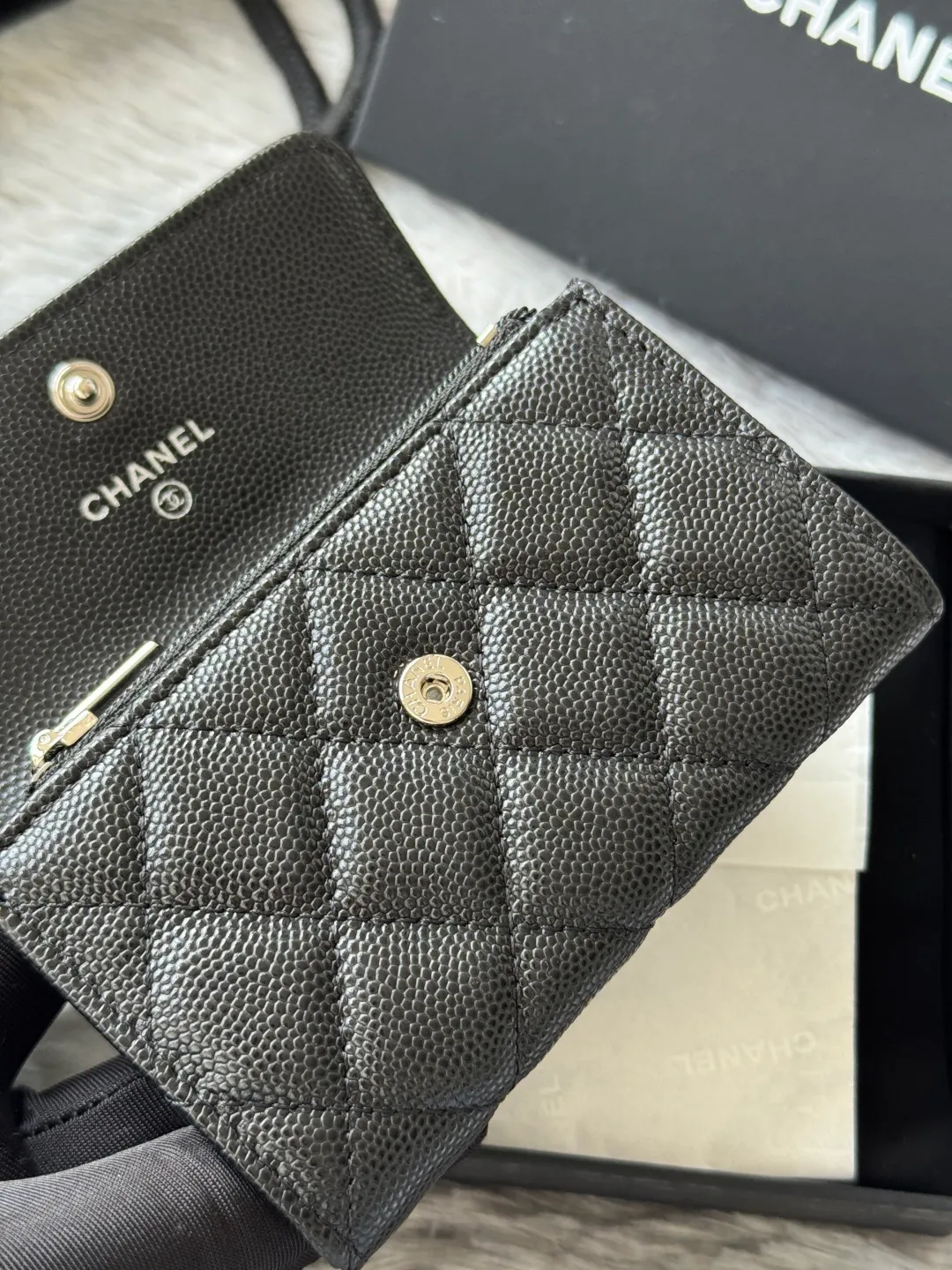 💰340 💰 4050 Autumn new product bi-fold card holder chanel hijab card holder can hold credit card and change made of caviar cowhide exclusive real shot with new luogo zipper compartment inside original single quality details are beautiful No.: 4812 size: 11x8.5x3cm