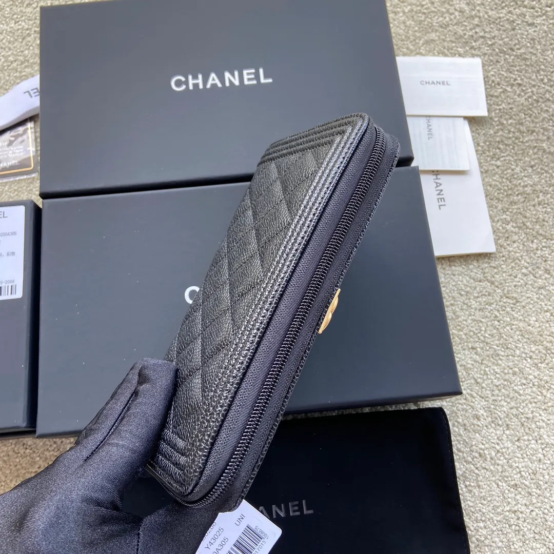 480💰Xiaoxiang imported Italian grain cowhide Item number: A80288 Size: w19.5×h10.5×d2.5 Color: black ball pattern with golden mark