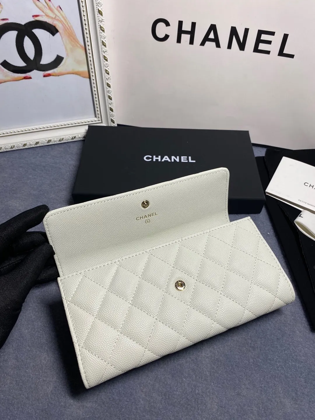 22 new styles. CHANEL. The two-fold wallet with long clip flap has arrived❤️First-layer cowhide with new luogo, the same design surrounded by diamonds on the side of the leather❤️The details are so beautiful❤️Model number Ap5480B size 10*19.5*2.5cm. 💰560
