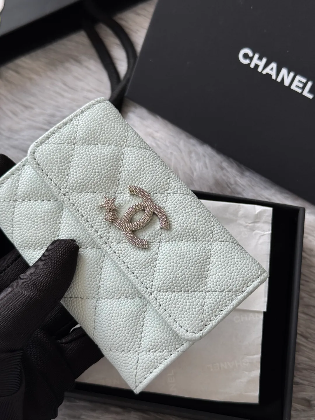 💰340 💰 4050 Autumn new product bi-fold card holder chanel hijab card holder can hold credit card and change made of caviar cowhide exclusive real shot with new luogo zipper compartment inside original single quality details are beautiful No.: 4812 size: 11x8.5x3cm
