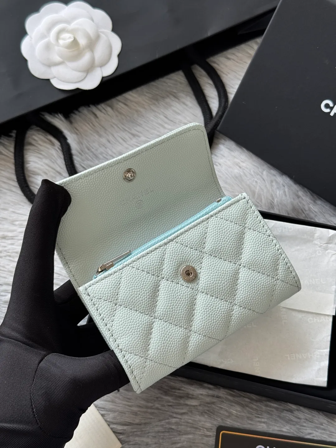 💰340 💰 4050 Autumn new product bi-fold card holder chanel hijab card holder can hold credit card and change made of caviar cowhide exclusive real shot with new luogo zipper compartment inside original single quality details are beautiful No.: 4812 size: 11x8.5x3cm