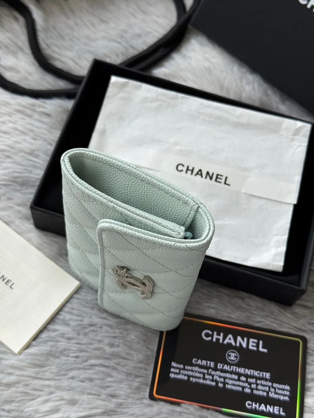 💰340 💰 4050 Autumn new product bi-fold card holder chanel hijab card holder can hold credit card and change made of caviar cowhide exclusive real shot with new luogo zipper compartment inside original single quality details are beautiful No.: 4812 size: 11x8.5x3cm