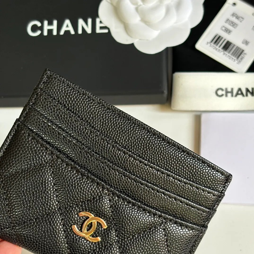 💰240 new product CH@NEL card holder has arrived💦This card holder adds a few more card slots based on the old model, making it more practical. It has original quality and beautiful details. Model No. AP8944, size 11*8*1cm.