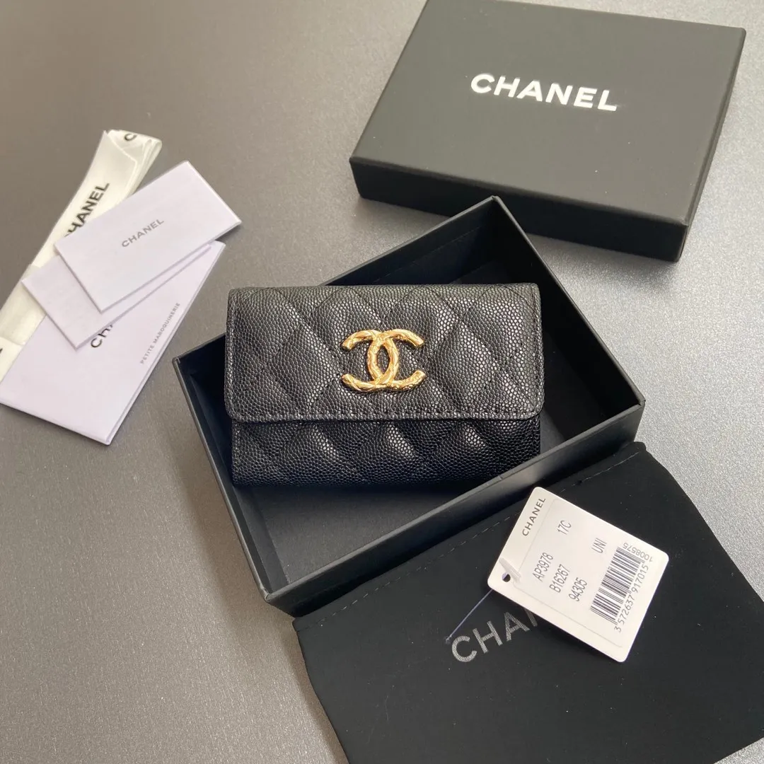 Xiaoxiang imported Italian fine ball grain cowhide Item number: AP7956 Price: 340 Size: w11×h7cm Color: black black ball grain light gold hardware